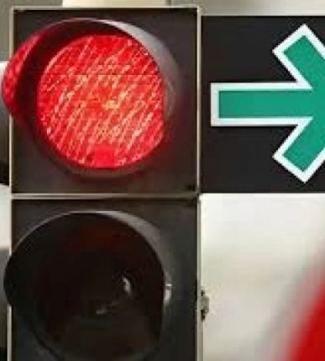 Правовая коллизия: в Мелитополе водителей будут наказывать за поворот направо