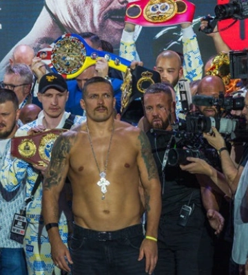 Усик і далі лідирує у рейтингу P4P від The Ring