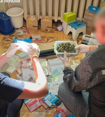 Наркотики поштою: в Одесі затримали дилера, який торгував по всій Україні. ФОТО