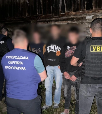 Затримано групу осіб, що незаконно переправляла осіб через кордон