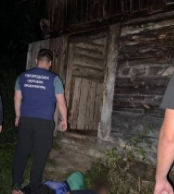 Поліція затримала 19-річного мешканця Рахівщини, що може бути причетний до переправлення чоловіків