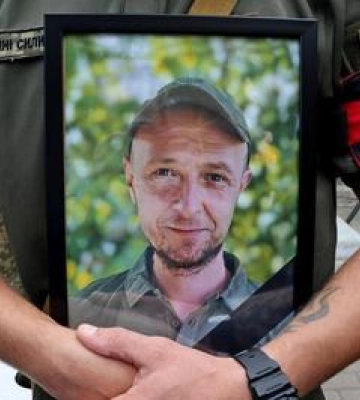 Сьогодні Полтава попрощалася із полеглим воїном Токарем Олександром
