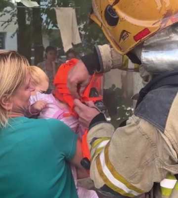 Під час пожежі у рівненській багатоповерхівці дітей виносили у протигазах