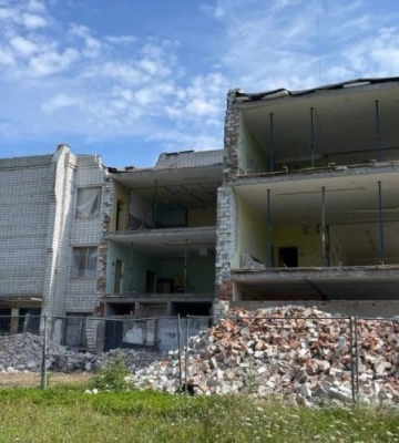 У Львові відновлюють корпус початкової школи після ракетного удару