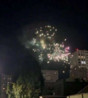 Возле ТРЦ «Дафи» в Днепре неизвестные запустили салюты