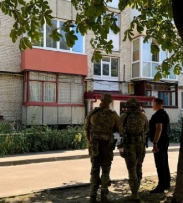 У Луцьку затримали чоловіка, який погрожував пістолетом патрульним і працівникам ТЦК