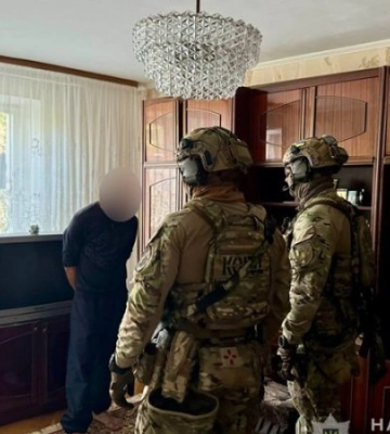 У Луцьку затримали чоловіка, який погрожував пістолетом працівникам ТЦК і патрульним