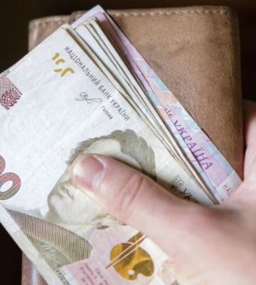 Люди відповіли, скільки треба заробляти, щоб жити у Рівному (ВІДЕО)