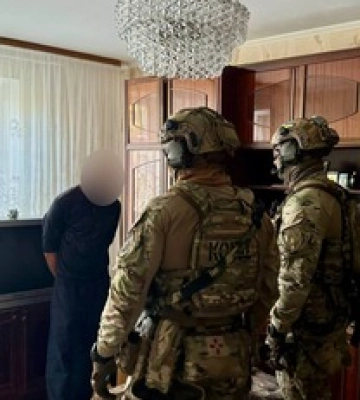 В Луцке мужчина пистолетом угрожал полицейским и работникам ТЦК