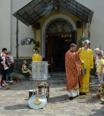 У церквах ПЦУ у Бродівській громаді освячували мак і мед