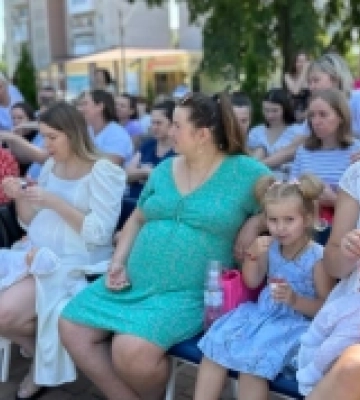 У Волинському обласному перинатальному центрі організували пікнік, де говорили про грудне вигодовування