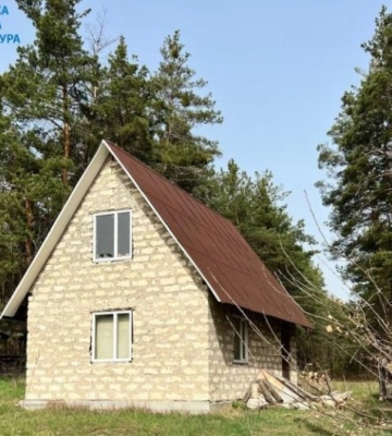 Суд вимагає знести незаконний дачний будинок у Києві та повернути землю під ним