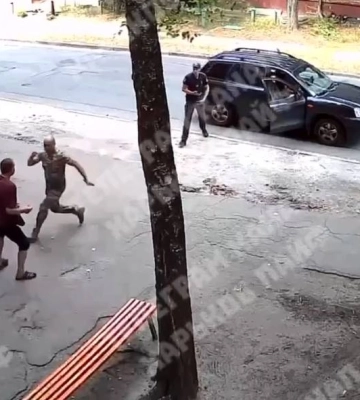 Сын сбежал, а отца ударили по шее: в Харькове скандал с сотрудниками ТЦК, — соцсети (видео)