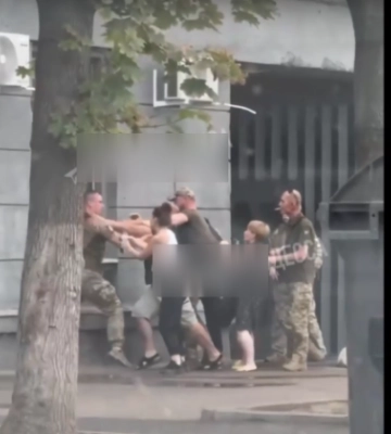 В Одесі спалахнула бійка за участі цивільних, зокрема, жінок та чоловіків у формі