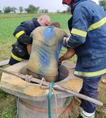 Рятувальники витягли чоловіка з 10-метрової криниці на Вінниччині