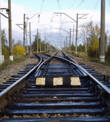 Залізницю на Полтавщині пошкоджено обстрілами, деякі потяги суттєво затримуються