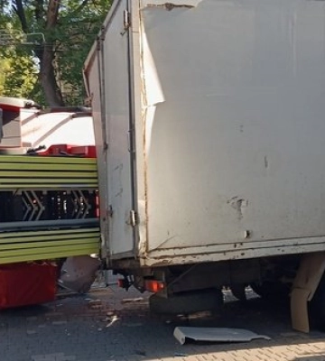 У центрі Одеси через ДТП перекинувся пожежний автомобіль