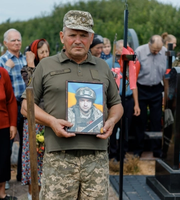 Загинув під час обстрілу: попрощалися з військовим з Волині Леонідом Івчуком