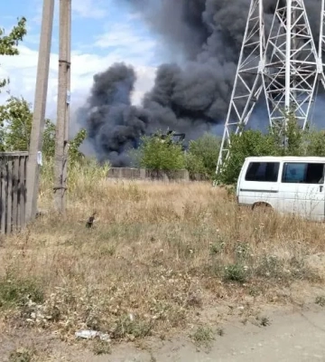 У Маріуполі спалахнула масштабна пожежа біля військової бази окупантів