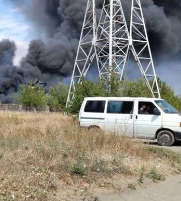 В Мариуполе пожар в районе военной базы РФ