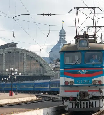 Унаслідок ударів РФ по залізниці на Полтавщині деякі потяги затримуються на понад 10 годин: список