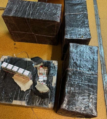 Таможенники обнаружили коробки контрабандных сигарет в грузовом поезде