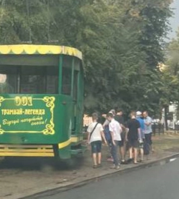 У Дніпрі ретро-трамвай зійшов з рейок з пасажирами у салоні