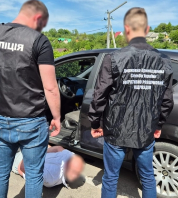 $8000 за возможность незаконно попасть в Румынию: на Закарпатье будут судить переправщика военнообязанных