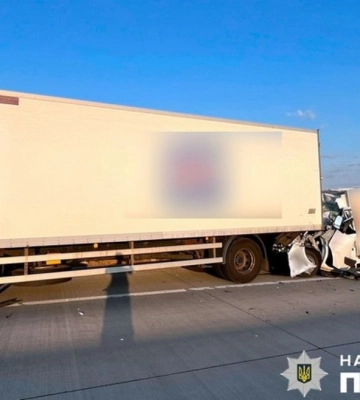 На Полтавщині загинув водій вантажівки, яка наздогнала фуру (ФОТО)