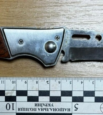 В Одесі зловмисник накинувся з ножем на двох чоловіків