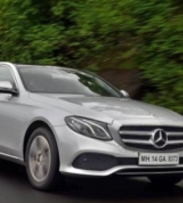 У Виноградові горів Mercedes-Benz