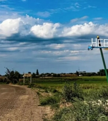 Біля Невського та Макіївки точаться запеклі бої, залишатися там небезпечно - Лисогор