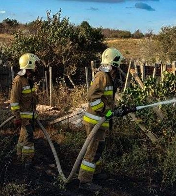 Миколаївські вогнеборці за добу загасили 25 пожеж