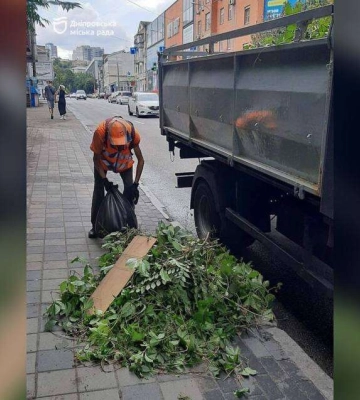 У Дніпрі усувають наслідки негоди