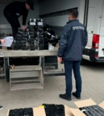 На Волині затримали групу зловмисників, які відправляли контрабандні сигарети до ЄС
