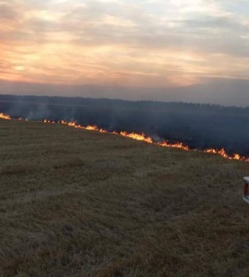 Через ворожі удари по Миколаївщині зайнялися пожежі