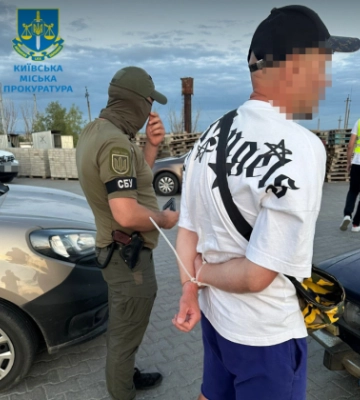 За $10 тисяч обіцяв військовозобов’язаним допомогти перейти кордон з Молдовою: підозрюють киянина