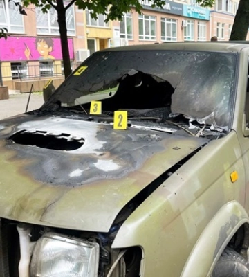 Поліція викрила 68 осіб, причетних до підпалів автівок військових і волонтерів