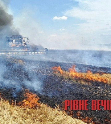 Під час жнив на Рівненщині згорів комбайн