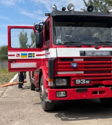 Рятуватиме життя: на Миколаївщині громада отримала пожежну машину від Швеції