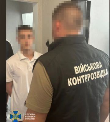 На Хмельниччині затримали лідера банди, яка на замовлення рф підпалювала автівки ТЦК