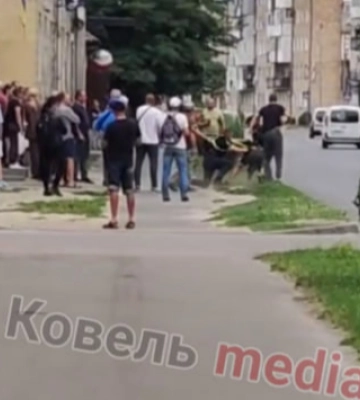 «Погрожував працівникам ТЦК»: на Волині поліцейські затримали чоловіка. Відео