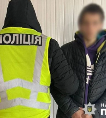 Запропонував донести сумку, щоб пограбувати: у Києві судитимуть 19-річного молодика