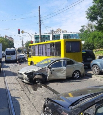 У Києві через аварію на трамвайній колії ускладнено рух транспорту