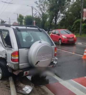 У Львові водій-наркоман вʼїхав на пішохідному переході у дорожній знак