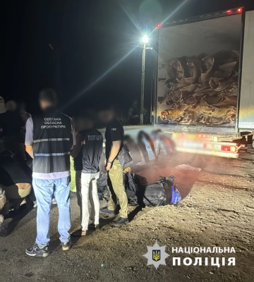 В Одеській області іноземці у рефрижераторі намагались перевезти за кордон військовозобов’язаних чоловіків