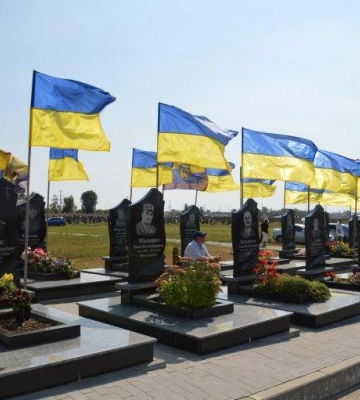 Миколаївська ритуальна служба хоче встановити 160 пам'ятників для загиблих військових до кінця року