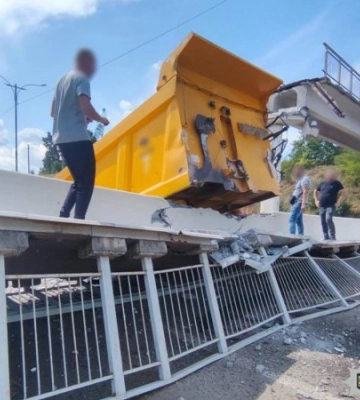 На трасі «Київ - Одеса» обвалився міст через зіткнення із вантажівкою