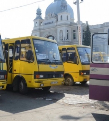 Після судової тяганини відновлює роботу один із приміських автобусних маршрутів Львівщини: актуальний розклад руху