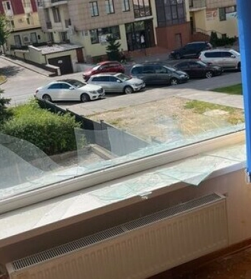 Ракета РФ влучила біля регіонального консультаційного центру Коордштабу з питань поводження з військовополоненими у Харкові. ФОТО